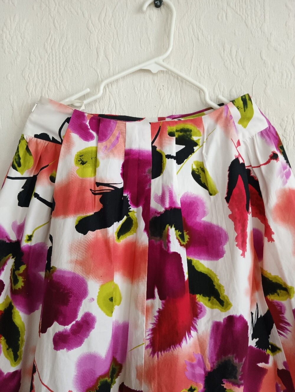 Worthington Saturated Floral A-Line Skirt  White Pink Red Pleated Knee Length SM - Picture 10 of 11